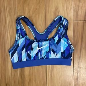 Nike kids sports bra size small